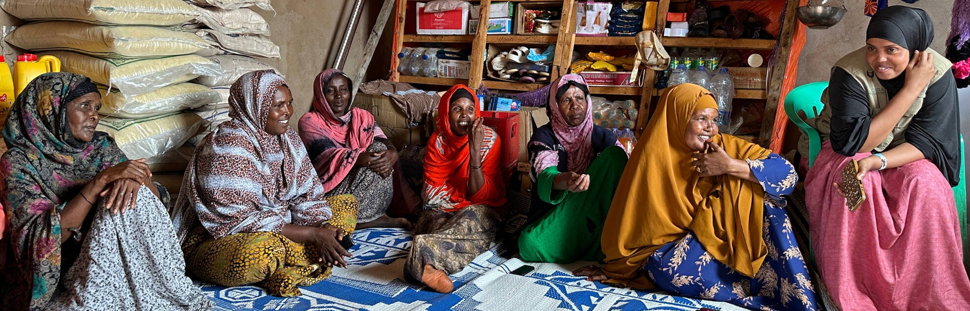 Frauen im Gespräch zu weiblicher Genitalbeschneidung in Äthiopien.