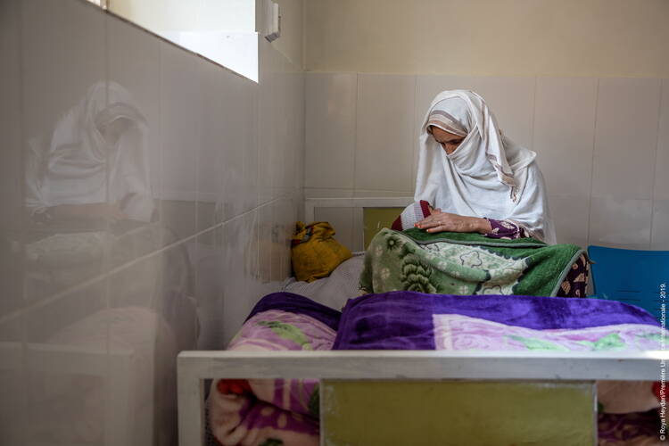 Mutter mit Baby in Afghanistan Mutter mit Baby in Afghanistan