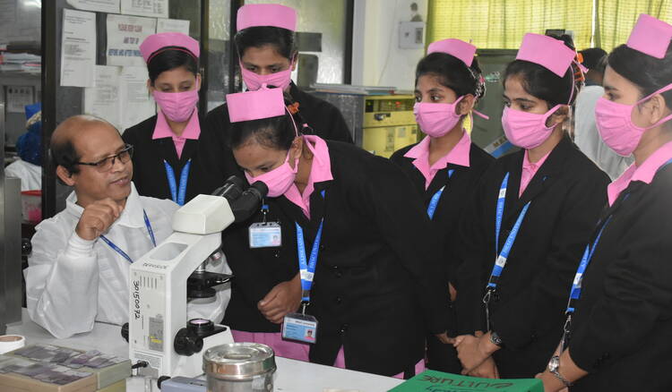 Éducation des sages-femmes, Bangladesh