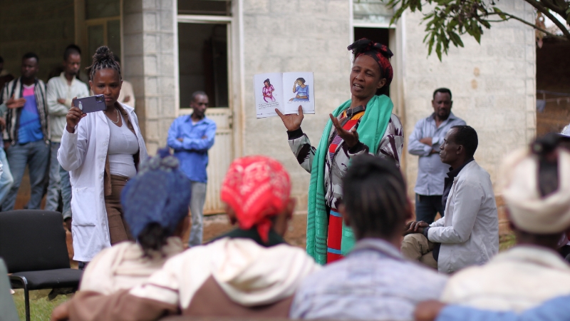 Safe Motherhood Ambassador sensibilisiert über Geburtsfisteln, Äthiopien.