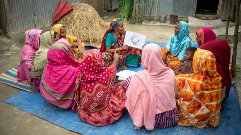 Fisteladvokatin sensibilisiert Frauen der Gemeinschaft, Bangladesch