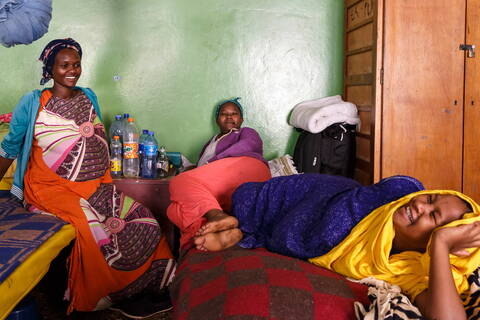 Femmes à la maison d'accueil Attat. Éthiopie