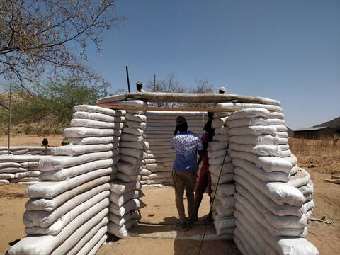 Building of a Maternité, Chad