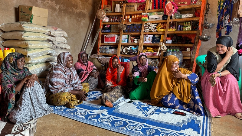 Frauen bei einem Gespräch zu Genitalbeschneidung, Äthiopien