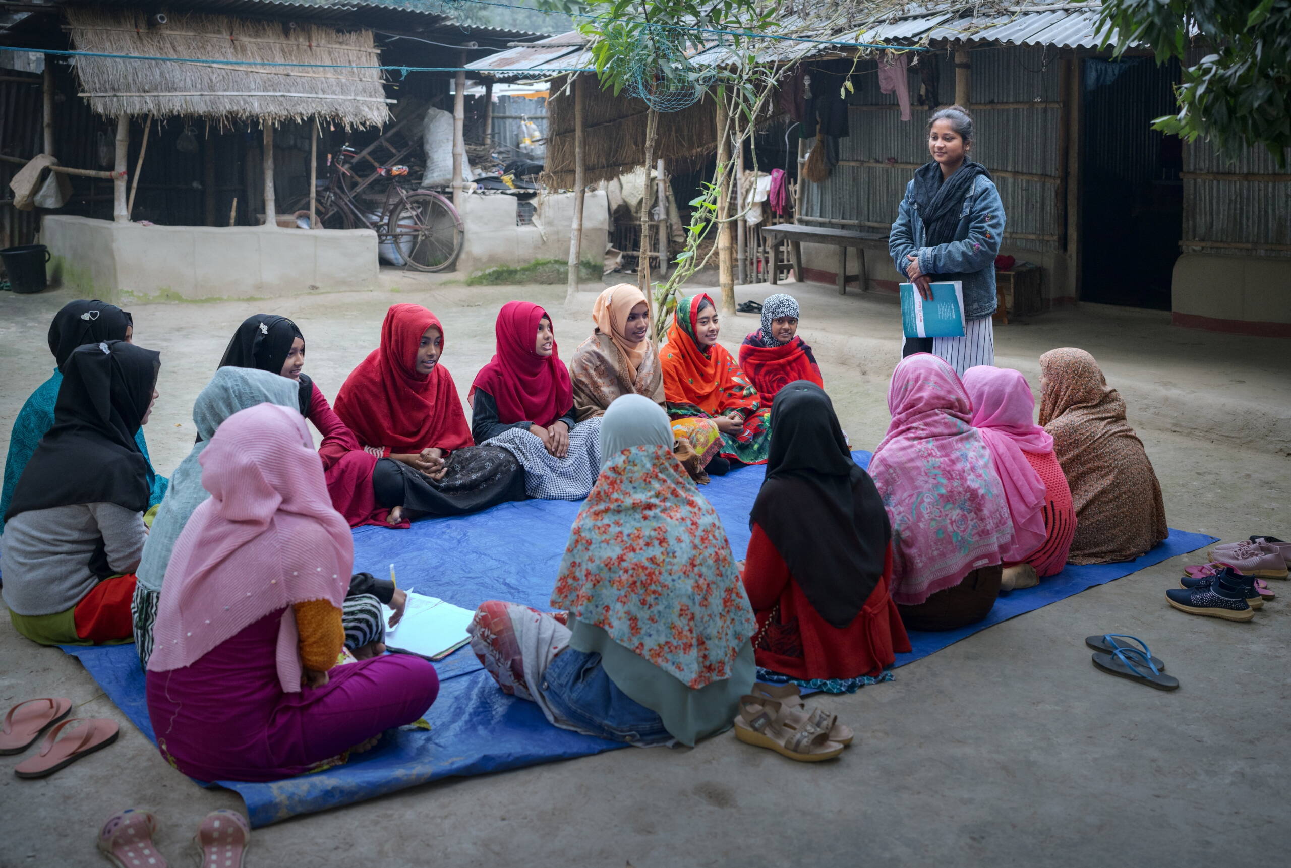 Choices-Session Mädchen in Bangladesch tauschen sich über ihre Rechte aus.