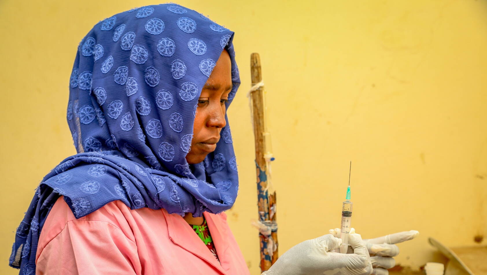 Hebamme Saboura Khamis Im Dienst von Frauen und Kindern: Hebamme Saboura Khamis aus dem Gesundheitszentrum Awguine im Tschad.