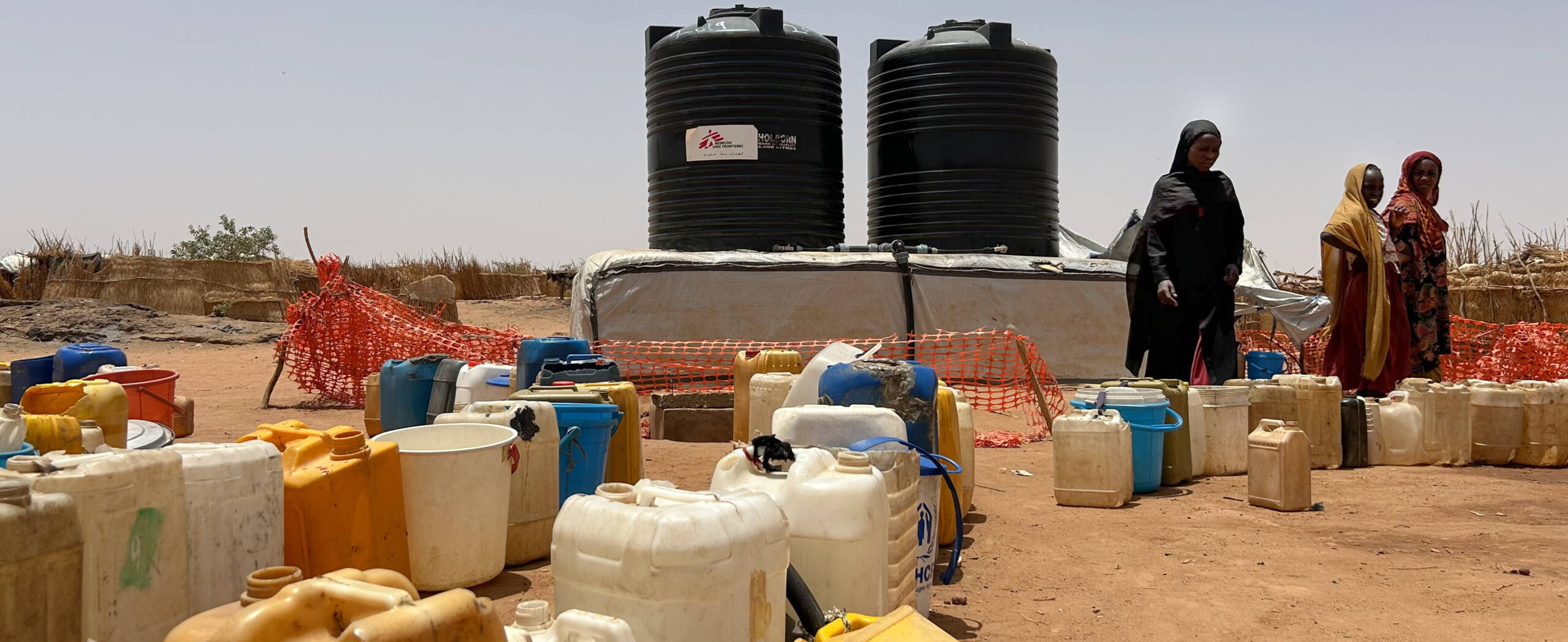 Kanister für die Nothilfe im Flüchtlingslager im Tschad