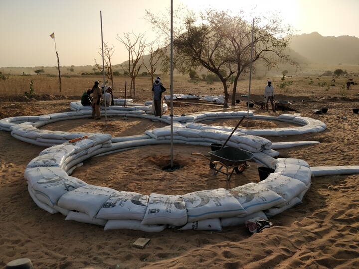 Building of a Maternité, Chad